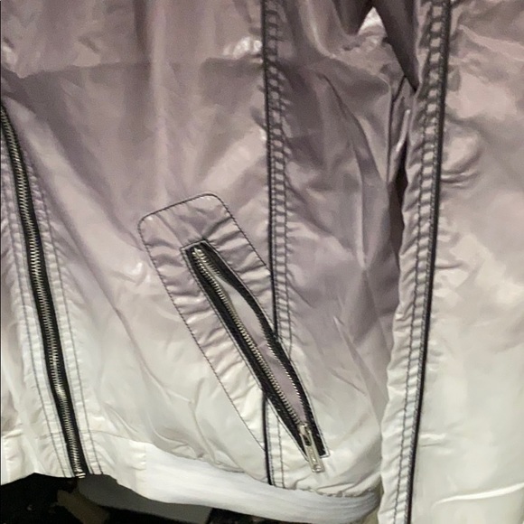Windbreaker - Picture 4 of 4